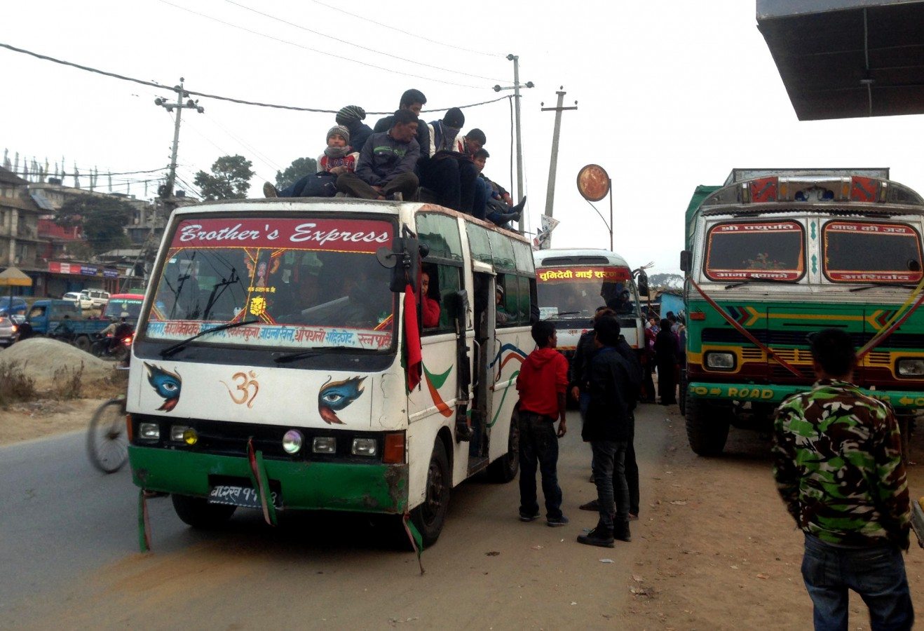 People cram aboard buses during the fuel crisis. The lack of petrol is blamed on an Indian blockade of goods into Nepal, following a new constitution. <em>Photo: Patrick Ward</em>
